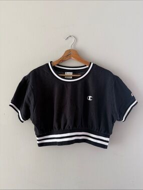 ✨Sk8r boi✨VINTAGE Champion | Women’s Black/White Crop Top Size Medium